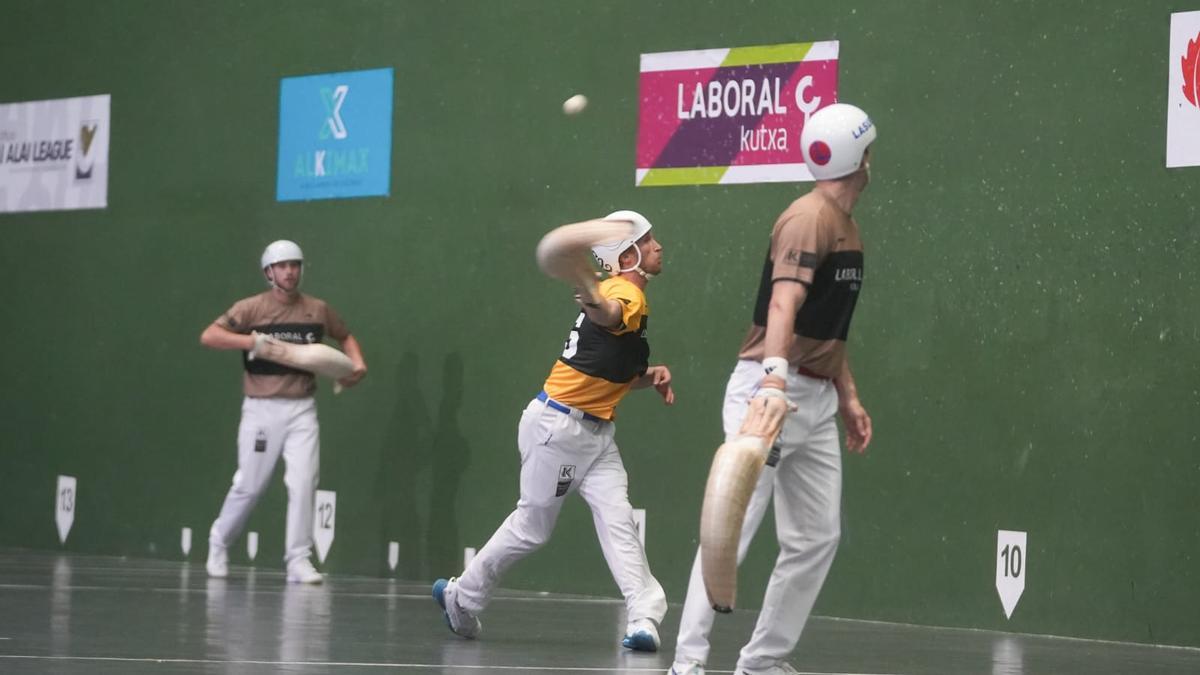 Laduche, en un lance del partido de este viernes en el Iron Cup.