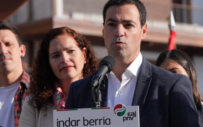 Imanol Pradales, durante su visita a la Lonja de Pasaia el pasado domingo.