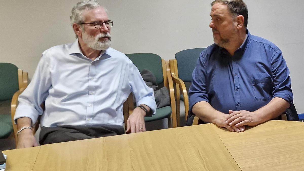 Oriol Junqueras, durante una pasada reunión con el ex presidente del Sinn Féin Gerry Adams