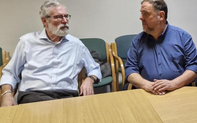 Oriol Junqueras, durante una pasada reunión con el ex presidente del Sinn Féin Gerry Adams