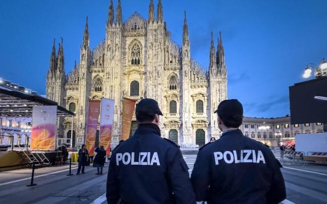 Agentes de la Policía italiana en Milán.
