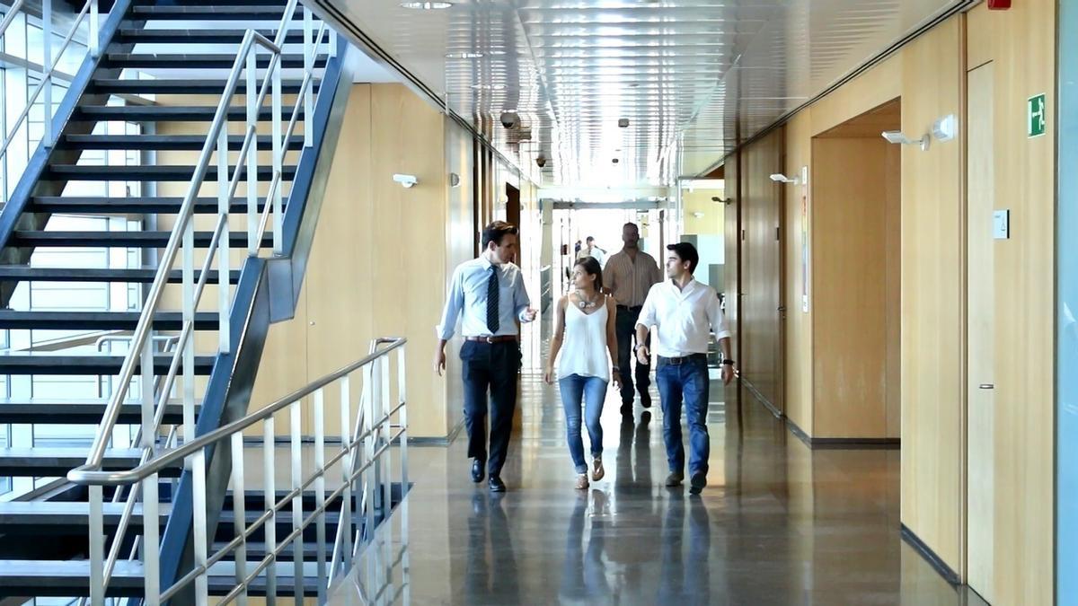 Jóvenes trabajadores, becarios.