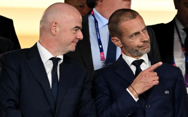 Los presidentes de la FIFA y de la UEFA, Gianni Infantino y Aleksander Ceferin, respectivamente.