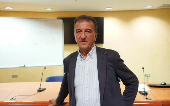 Jacinto Lobo, en el auditorio de la Cámara de Comercio de Bilbao. / Borja Guerrero Jacinto Lobo, en el auditorio de la Cámara de Comercio de Bilbao.