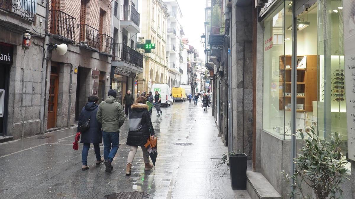 La iniciativa tiene como objeto dinamizar la vida comercial de la localidad animando a los azkoitiarras a hacer las compras en el mismo pueblo.