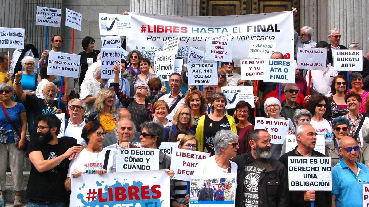Manifestación a favor de una muerte digna.