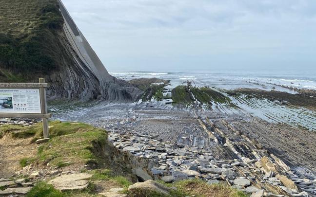 Playa de Sakoneta en Deba.