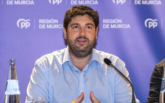 Fernando López Miras en una junta directiva regional extraordinaria. Fernando López Miras en una junta directiva regional extraordinaria.