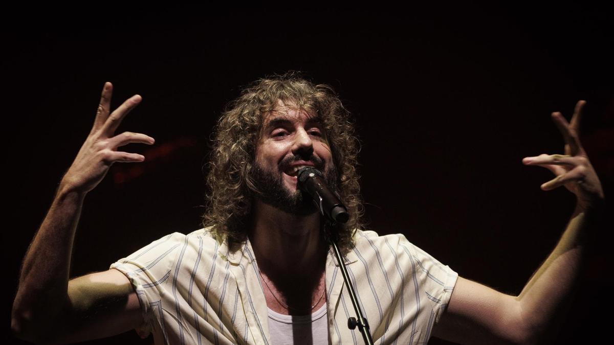 Mikel Izal durante una actuación en el Baluarte de Pamplona.