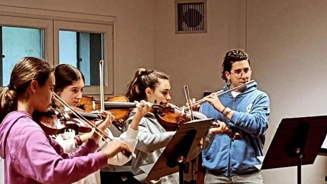 Alumnos de la escuela de música Doinua.