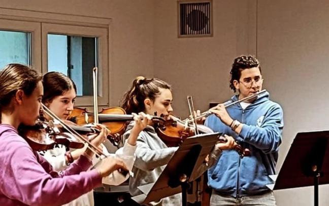 Alumnos de la escuela de música Doinua.