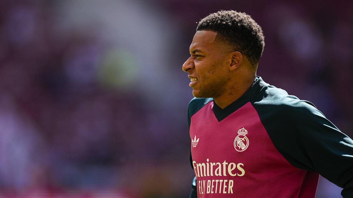 Kylian Mbappé en el calentamiento del partido frente al Atlético de Madrid de la presente temporada.
