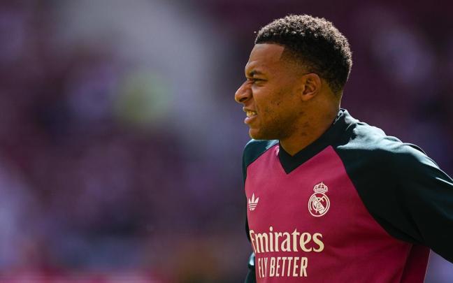 Kylian Mbappé en el calentamiento del partido frente al Atlético de Madrid de la presente temporada.