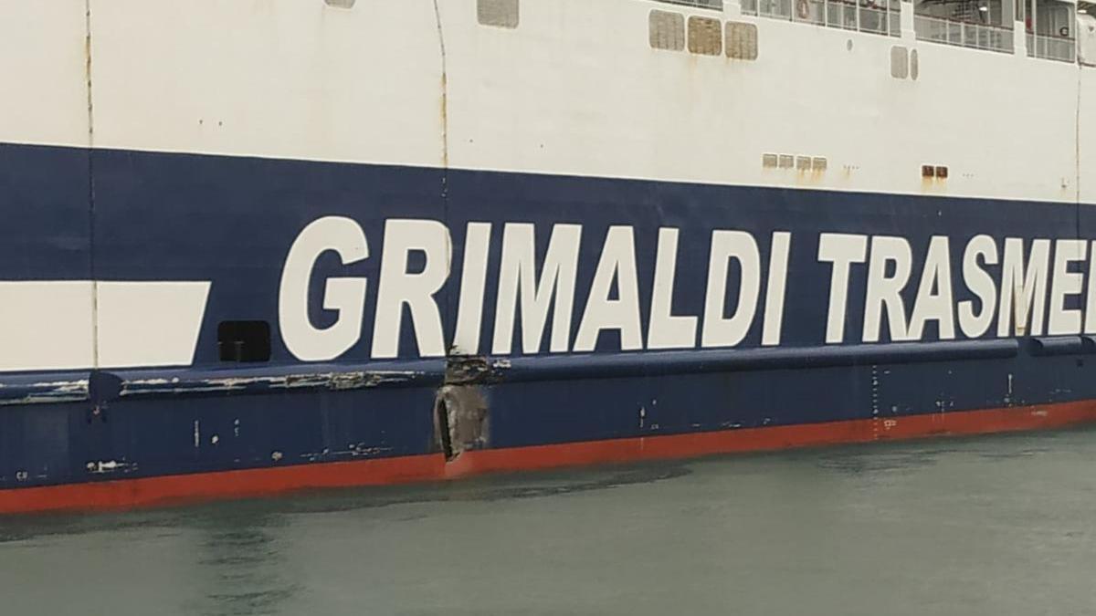 Vía de agua en el 'Ciudad de Mahón', de la naviera Grimaldi.