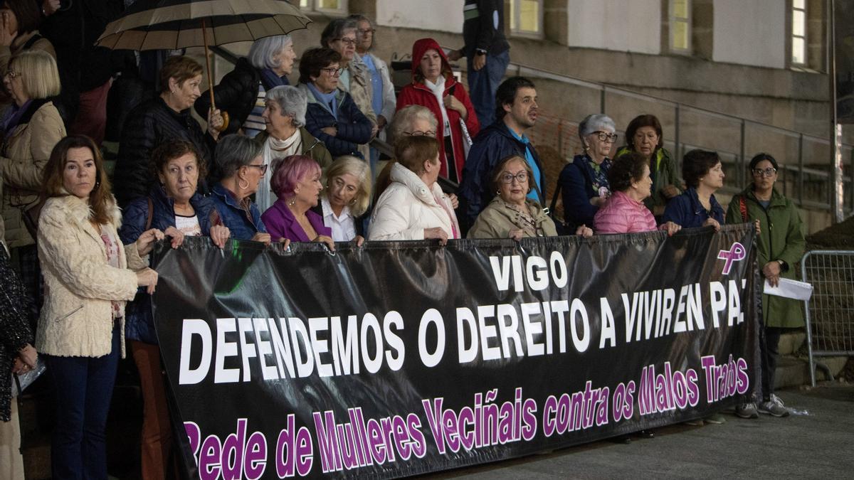 Concentración celebrada este sábado en Vigo en repulsa por el asesinato de una mujer en Bayona.