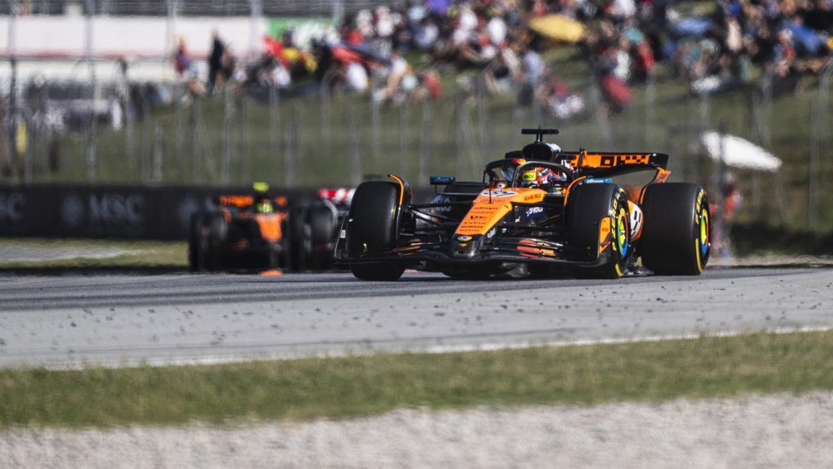 Piatri conduce su monoplaza en Montmeló.