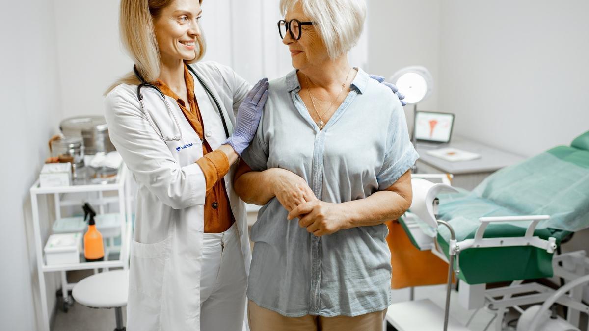 Las cefaleas durante la menopausia es un problema invisible con tratamientos efectivos.