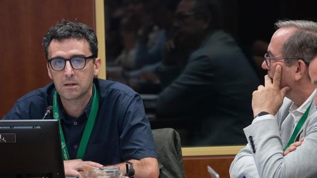 Mikel Díaz de Ilarraza e Ignacio de la Puerta durante la intervención en la comisión.