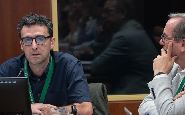 Mikel Díaz de Ilarraza e Ignacio de la Puerta durante la intervención en la comisión.