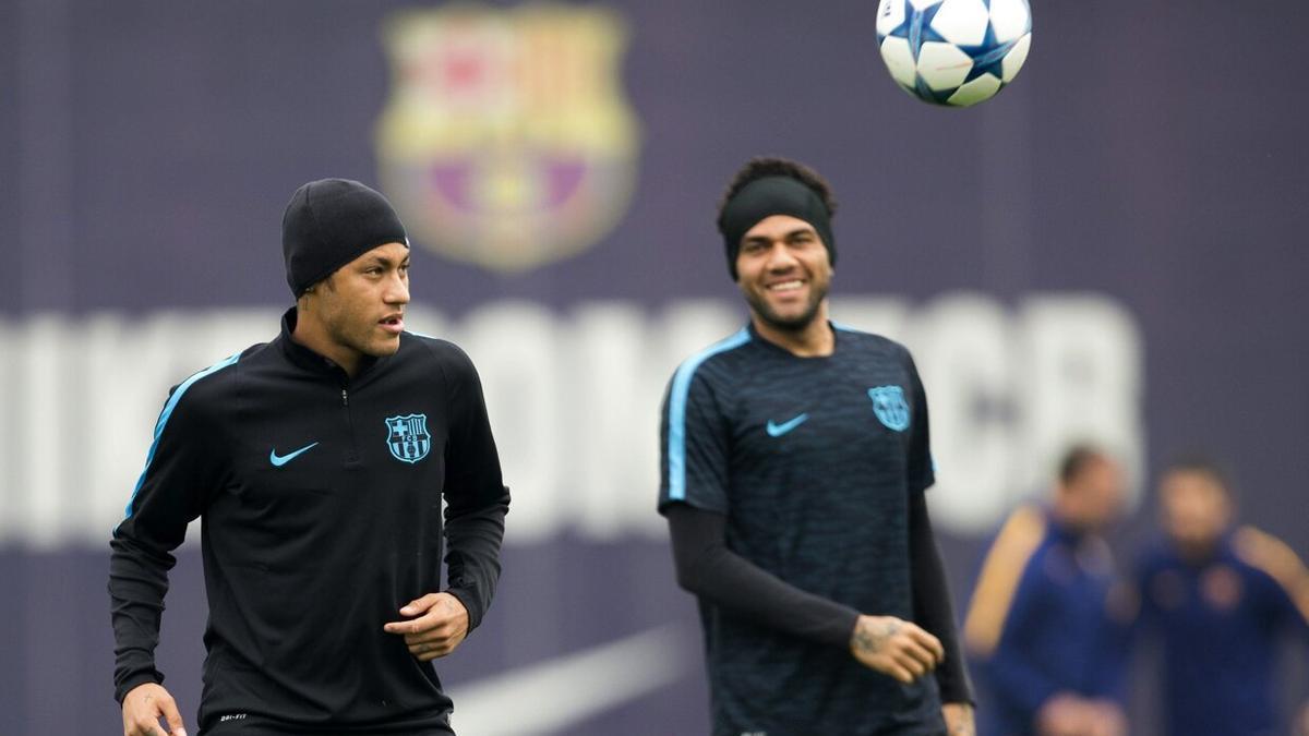 Neymar y Alves, en una imagen de archivo.