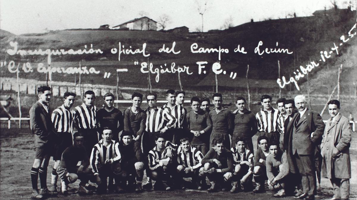 Histórica fotografía de la inauguración del campo de fútbol de Lerun el 12 de abril de 1925
