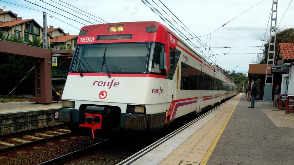 Renfe refuerza los trenes por Otxomaio