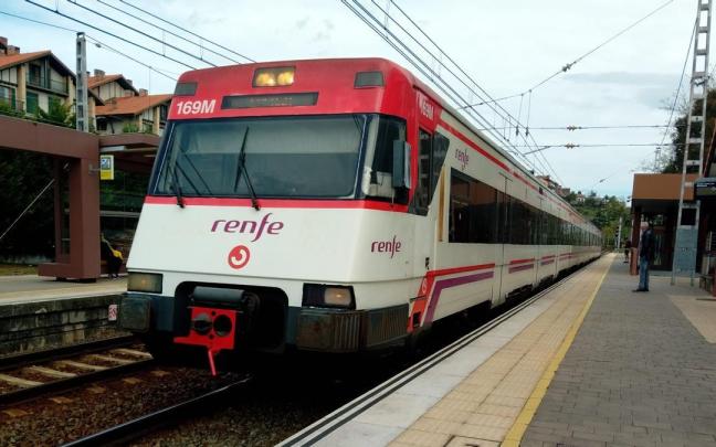 Renfe refuerza los trenes por Otxomaio
