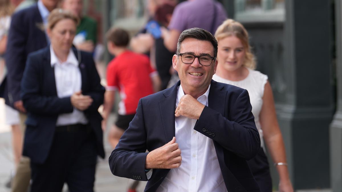 Andy Burnham asumirá mañana la jefatura de Gobierno británico