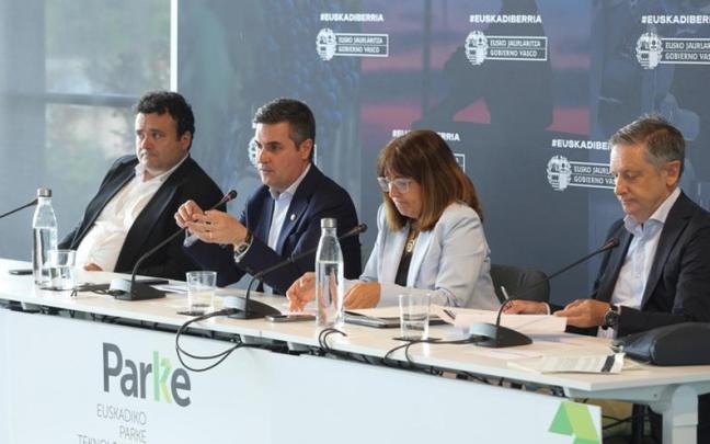 El consejero de Industria, Transición Energética y Sostenibilidad, Mikel Jauregi, y la consejera de Alimentación, Desarrollo Rural, Agricultura y Pesca, Amaia Barredo, han presentado esta mañana la “Ley de Medidas Urgentes de Sim