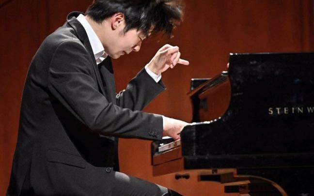 Xialou Zang pianista txinatarra ariko da Vital Fundazioaren 'Astearte Musikalak' zikloan, Gasteizen.