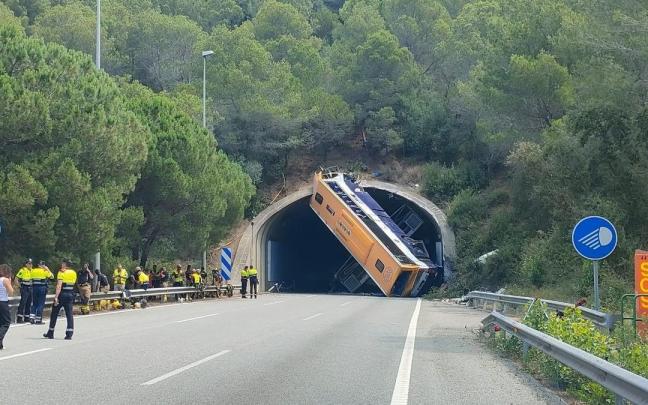 Imagen del bus accidentado en Pineda.