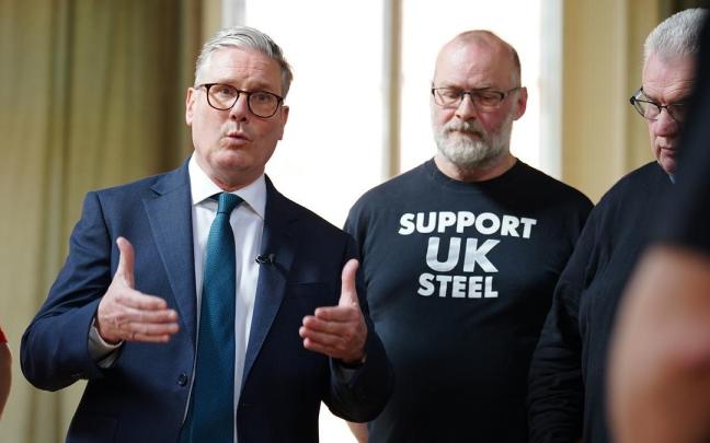 Starmer anuncia la nacionalización de la siderúrgica British Steel.