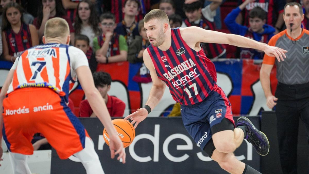 Nikos Rogkavopoulos buscará esta noche el triunfo de Baskonia en Bolonia