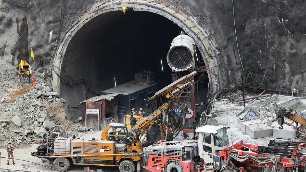 Entrada del túnel en el que permanecen atrapados los 41 trabajadores desde el pasado 12 de noviembre.