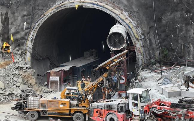 Entrada delbtúnel en el que permanecen atrapados los 41 trabajadores desde el pasado 12 de noviembre.