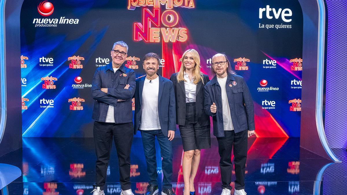 José Mota, junto a sus colaboradores Florentino Fernández, Patricia Conde y Santiago Segura