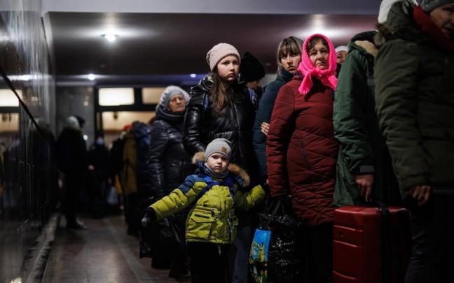 Imagen de archivo de refugiados ucranianos abandonando el país en 2022. Imagen de archivo de refugiados ucranianos abandonando el país en 2022.