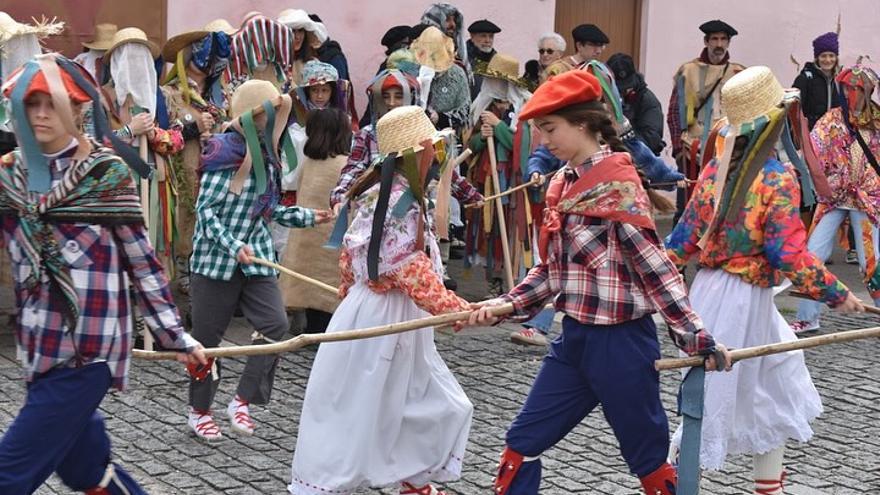 Astigar dantza taldea inauterietako desfilean