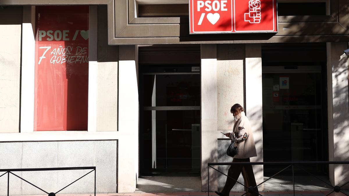 Fachada de la sede del PSOE en Ferraz.
