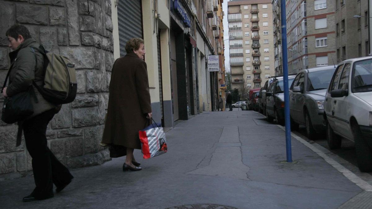 Imagen de archivo de la calle Santa Lucía de Gasteiz. Foto: Alex Larretxi