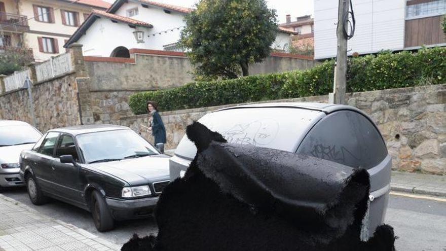 Imagen de archivo de unos contenedores quemados en Getxo