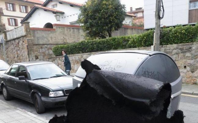 Imagen de archivo de unos contenedores quemados en Getxo