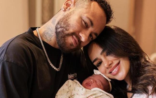 Neymar y Bruna Biancardi con su hija, Mavie.