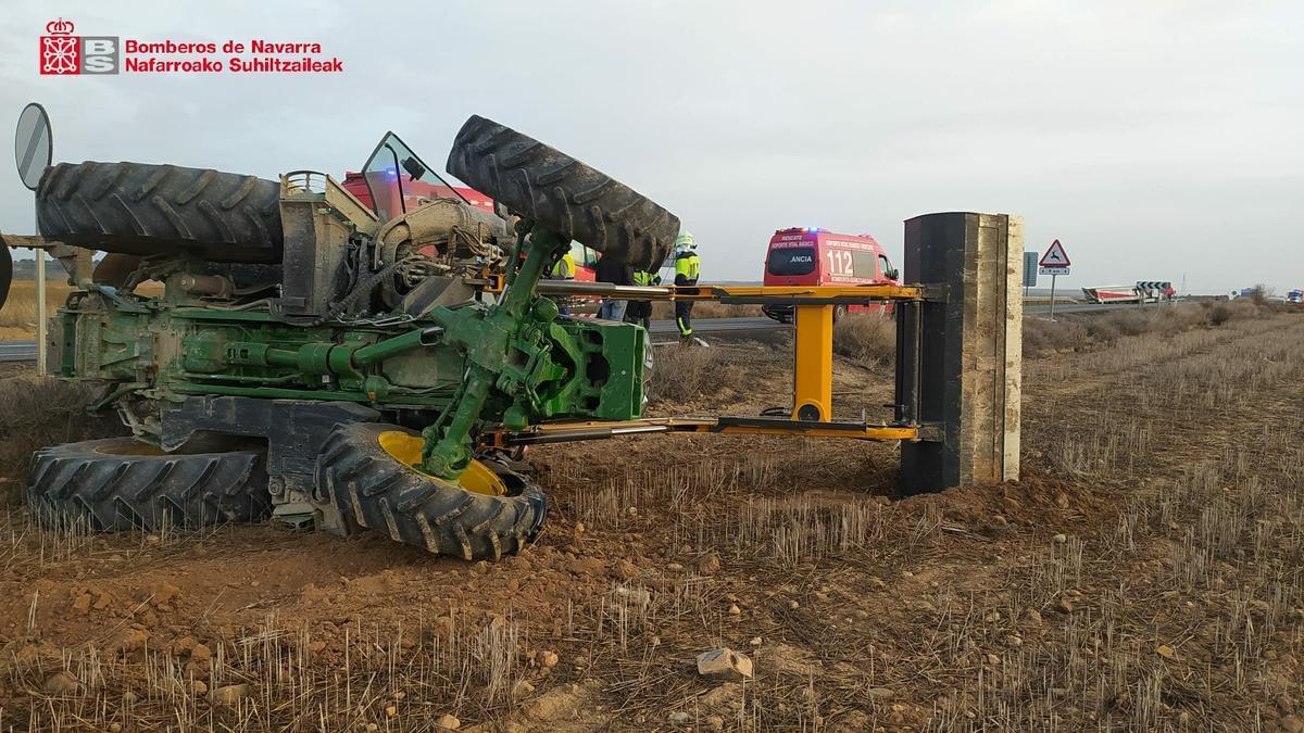 Estado en que quedó el tractor tras la colisión con un camión