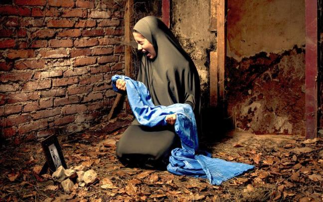 ‘Dolor y lágrimas por una madre lapidada’, de Rebeca Alonso.