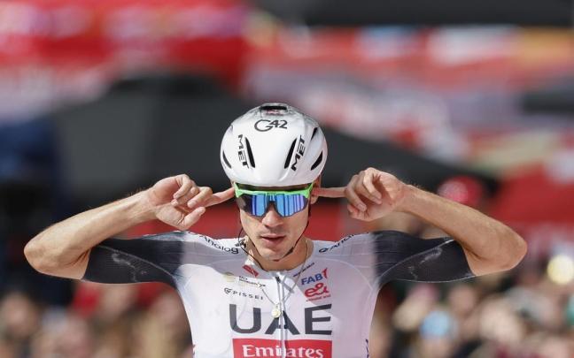 Entrada de Ayuso a meta en Cerler.