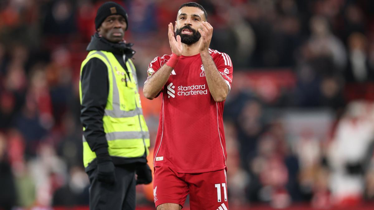 Mohamed Salah aplaude a la afición tras el partido contra el Brighton, ¿el último como ‘red’?