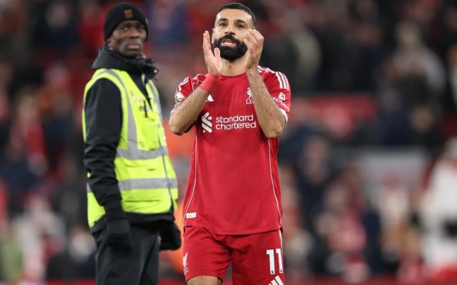 Mohamed Salah aplaude a la afición tras el partido contra el Brighton, ¿el último como ‘red’?