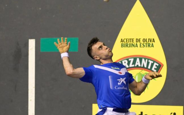 Jon Ander Peña, campeón del Cuatro y Medio de San Fermín. / Arnaitz Rubio Jon Ander Peña, campeón del Cuatro y Medio de San Fermín.