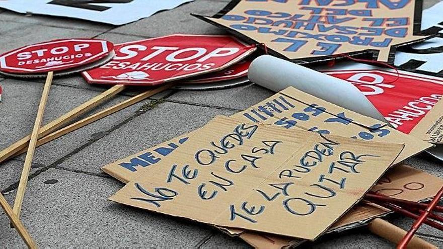 Imagen de archivo de pancartas contra los desahucios